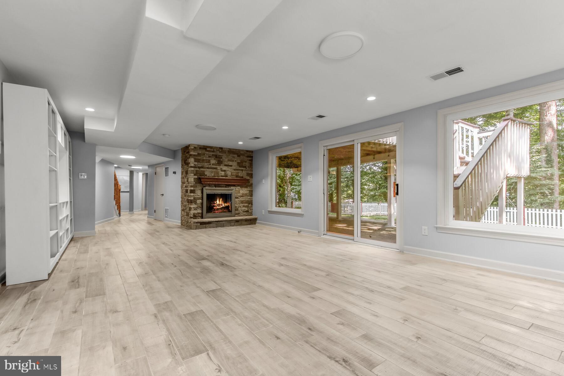 TULIP HILL - Residential