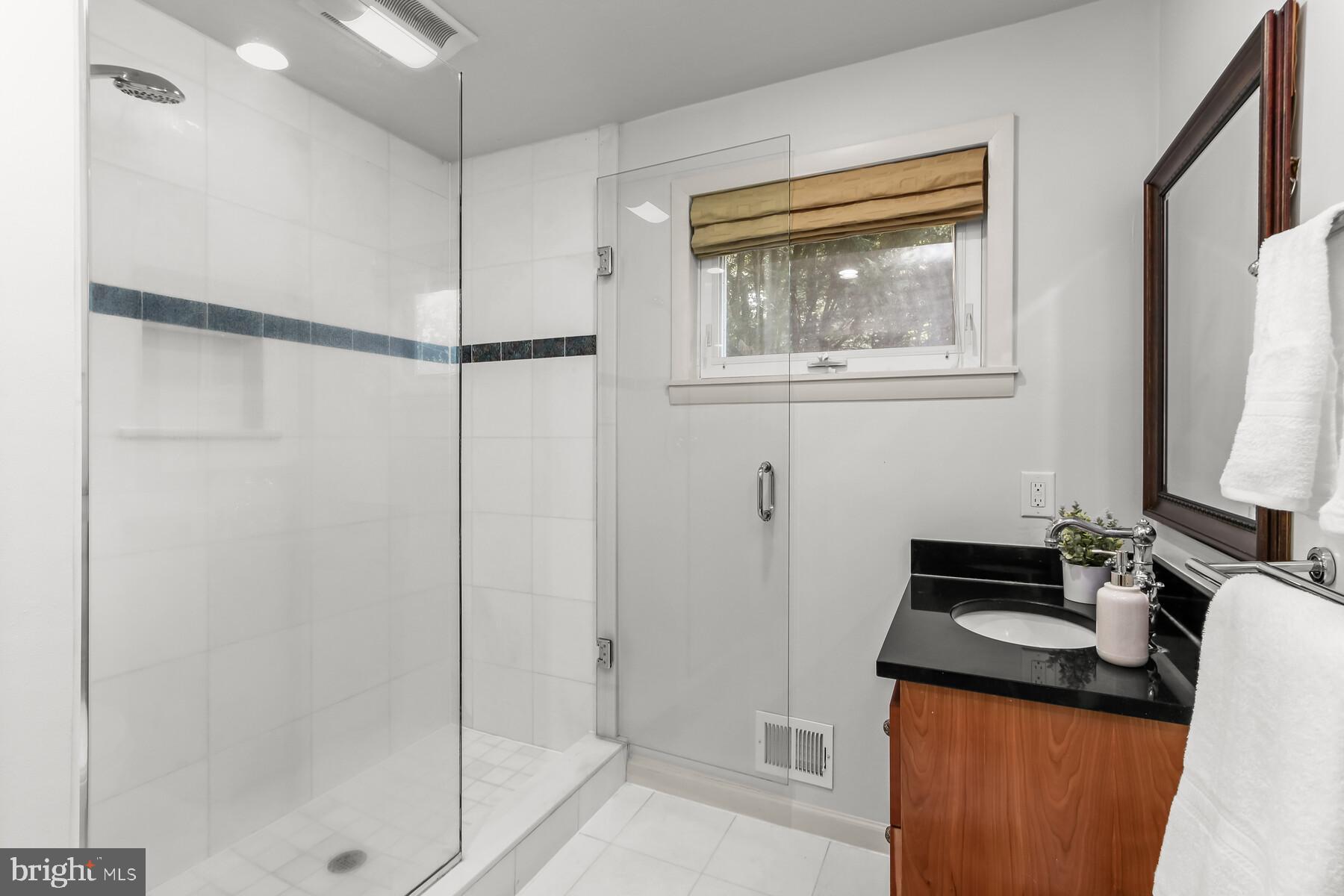 TULIP HILL - Residential