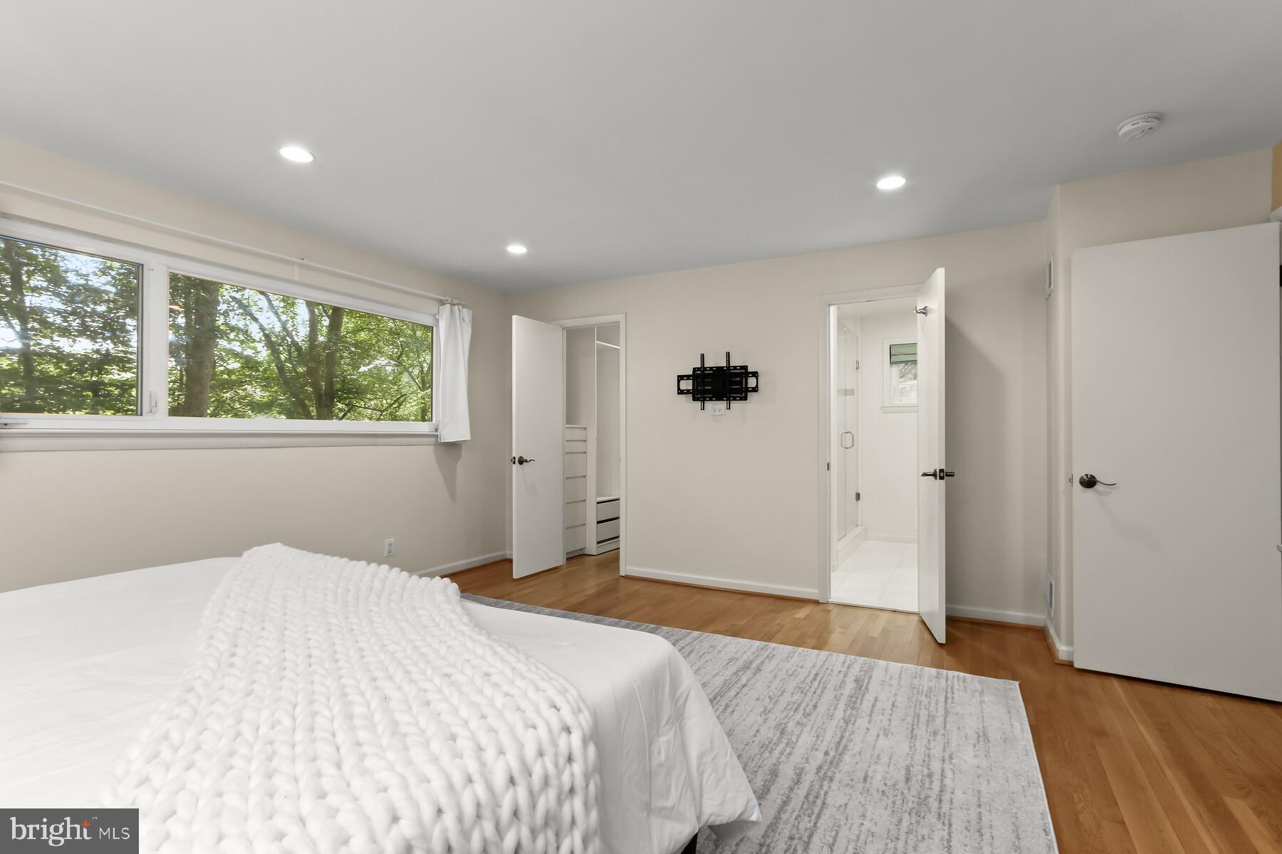 TULIP HILL - Residential