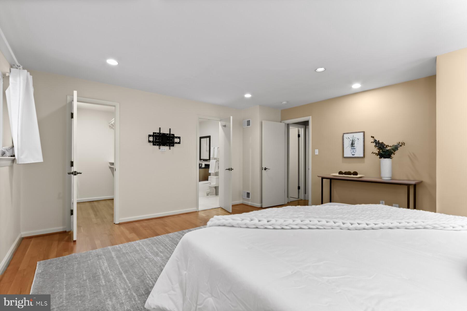 TULIP HILL - Residential