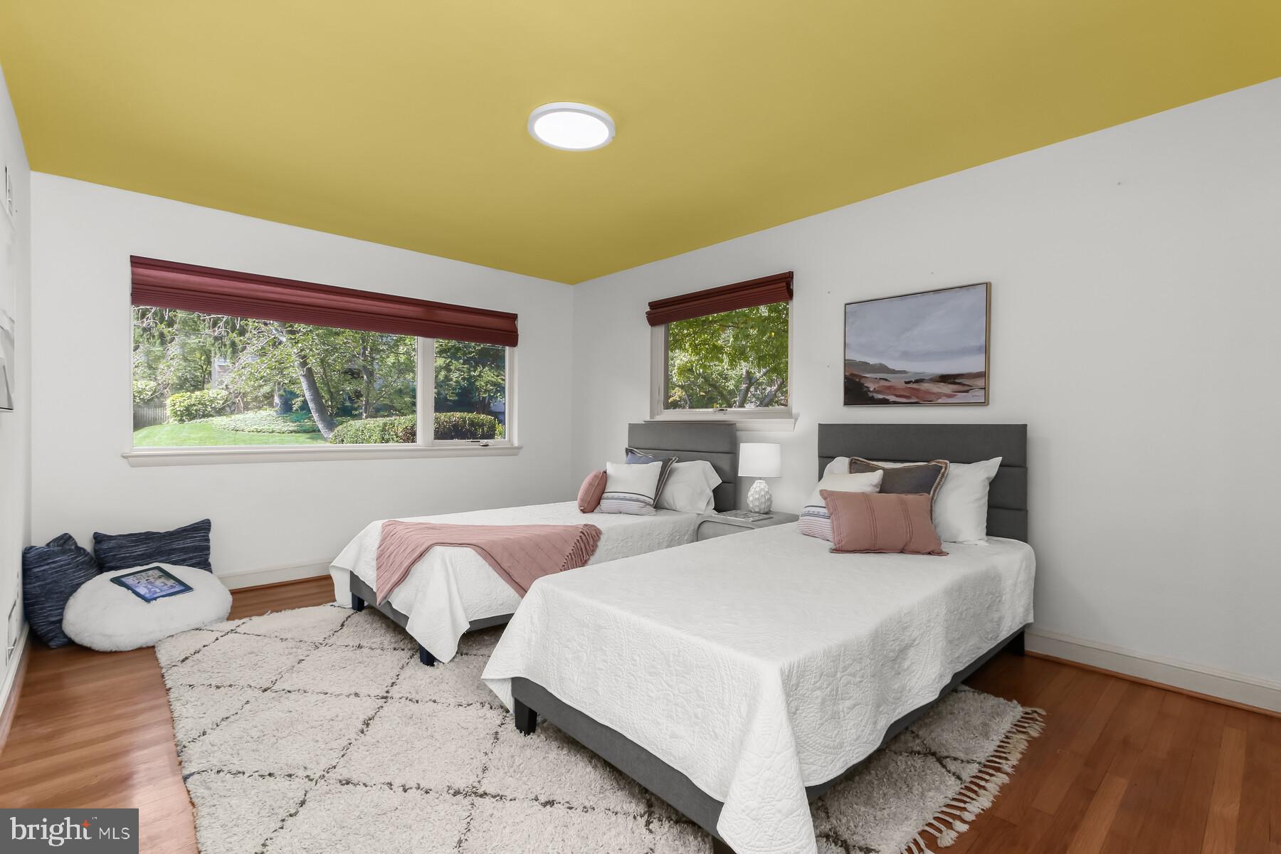 TULIP HILL - Residential