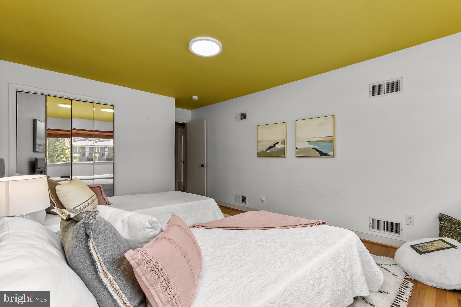 TULIP HILL - Residential