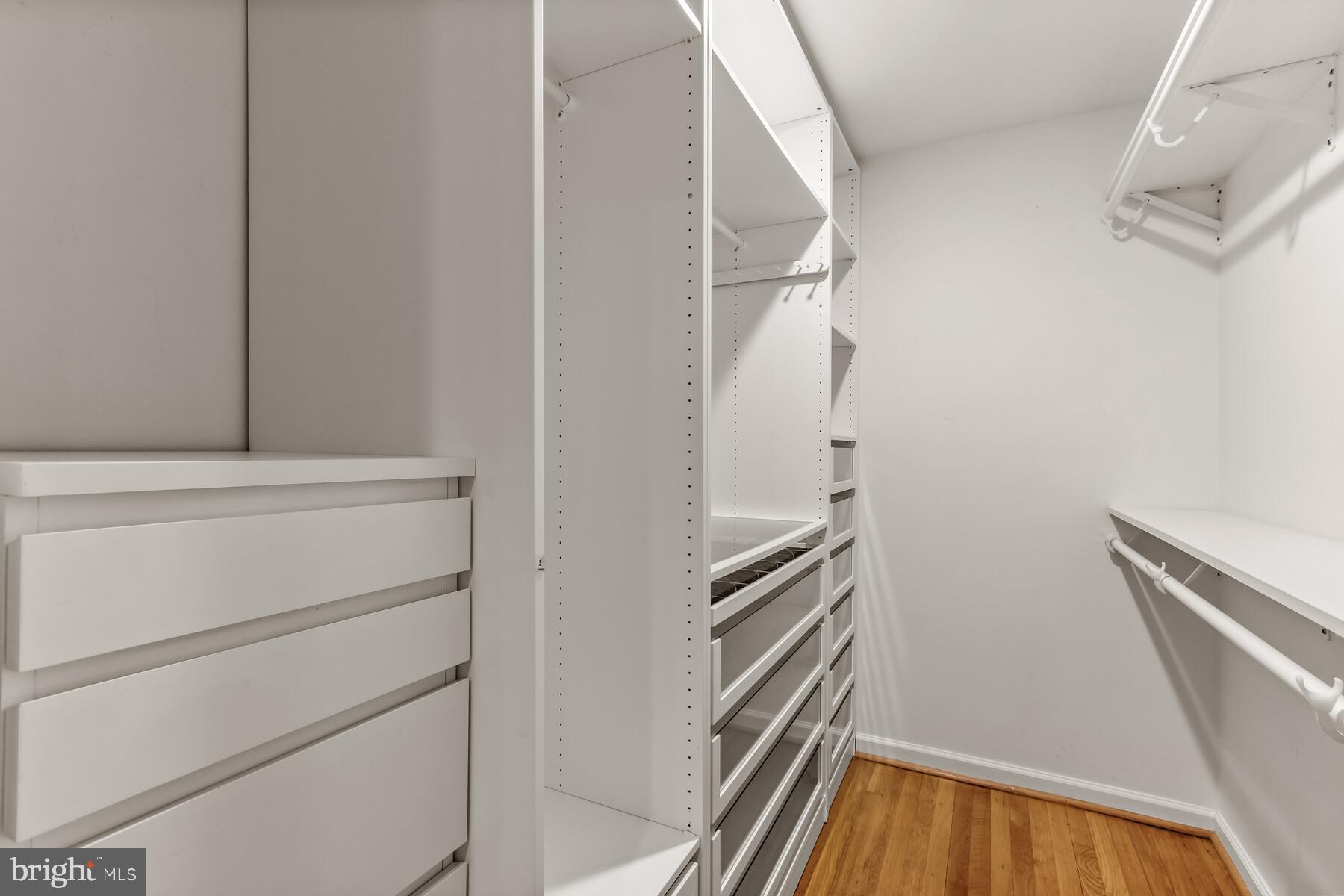 TULIP HILL - Residential