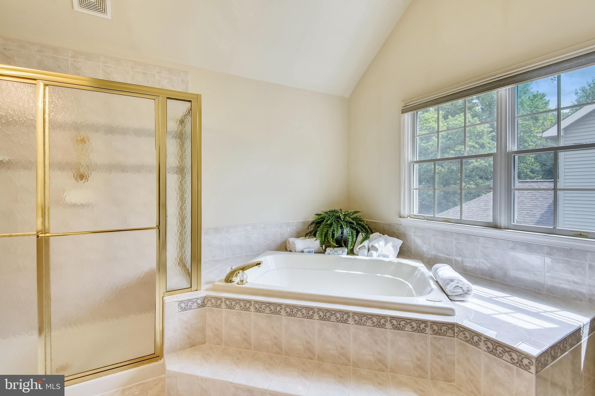 FAIR OAKS HUNT - Residential