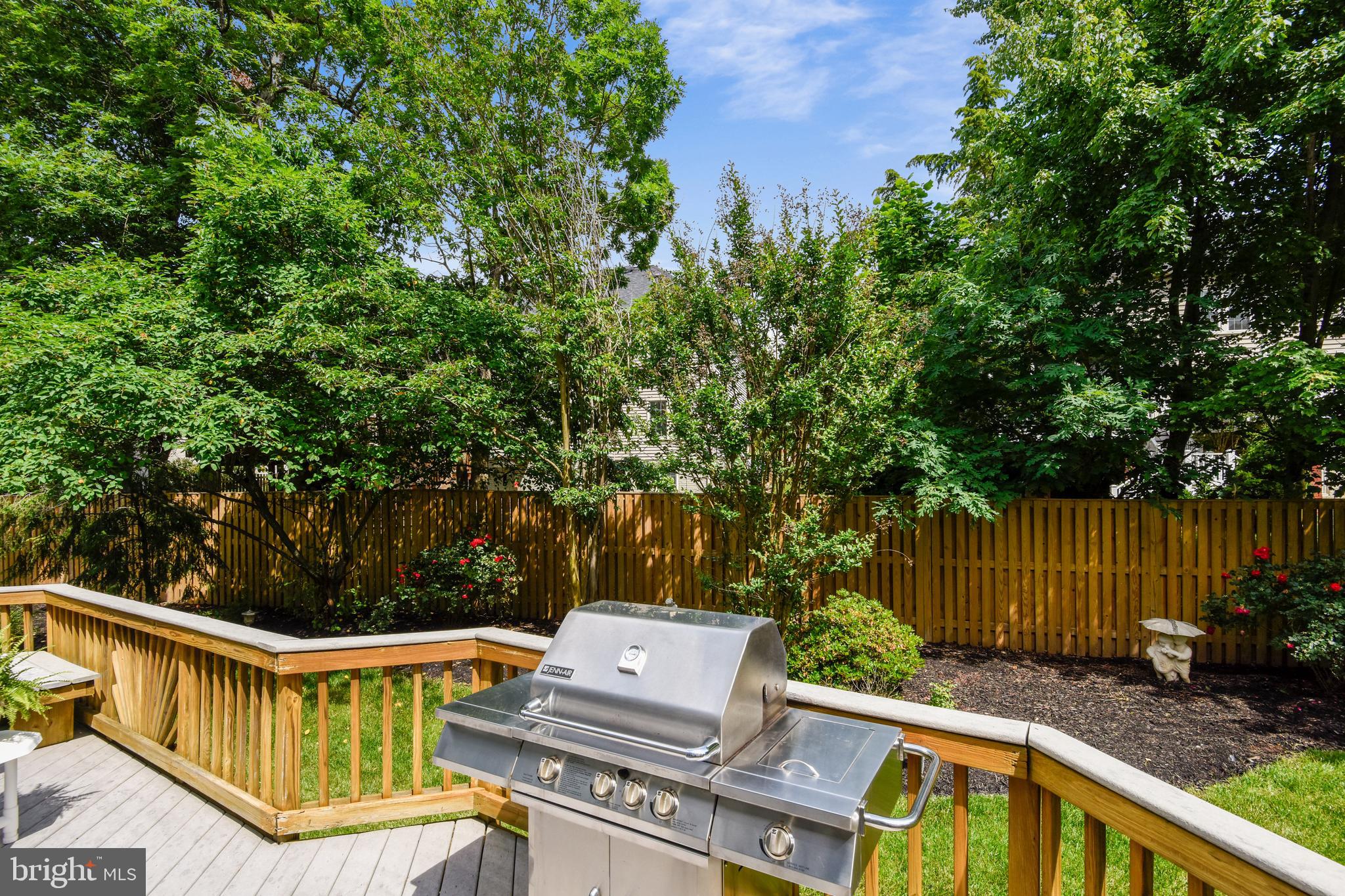 FAIR OAKS HUNT - Residential