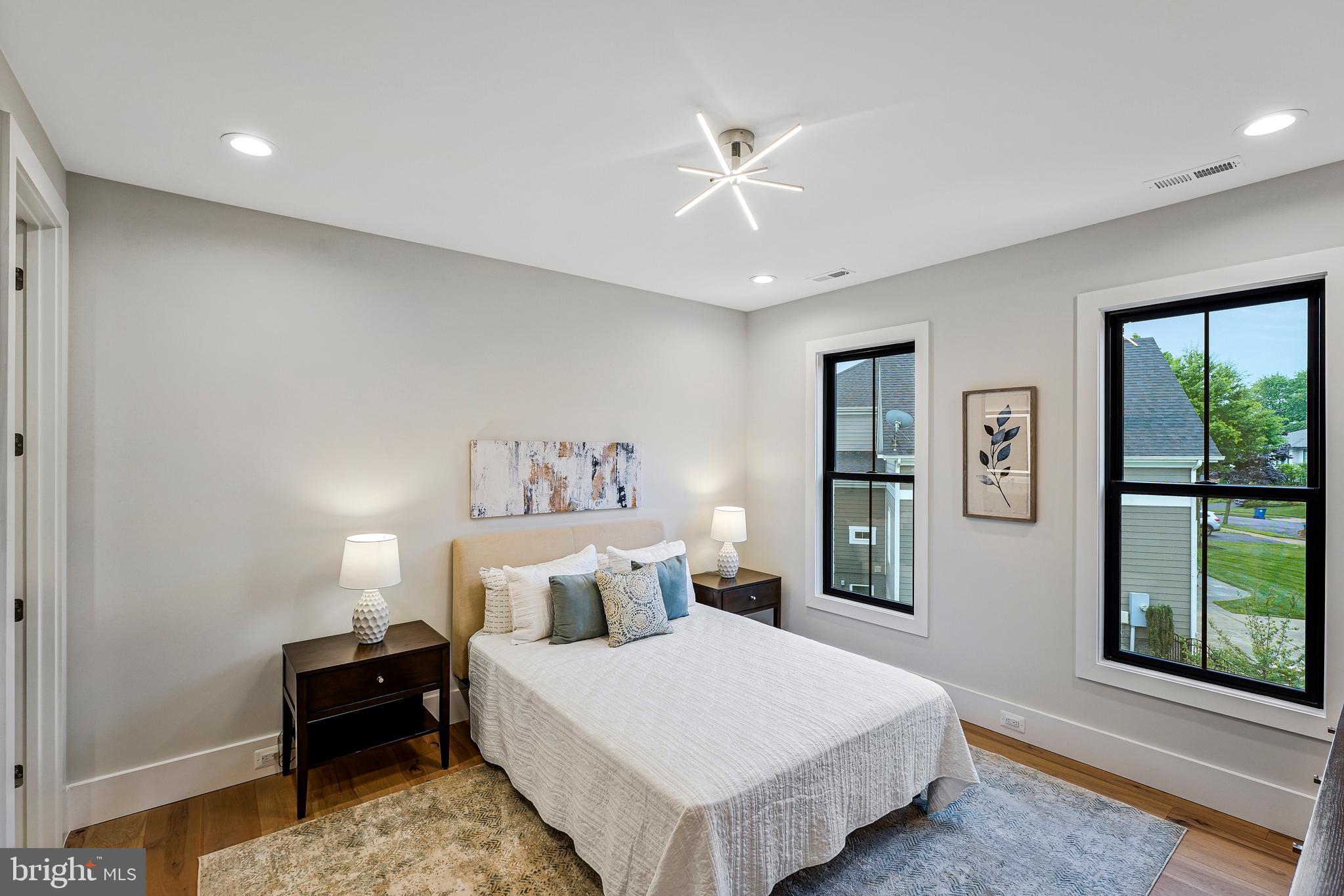 OAKTON - Residential