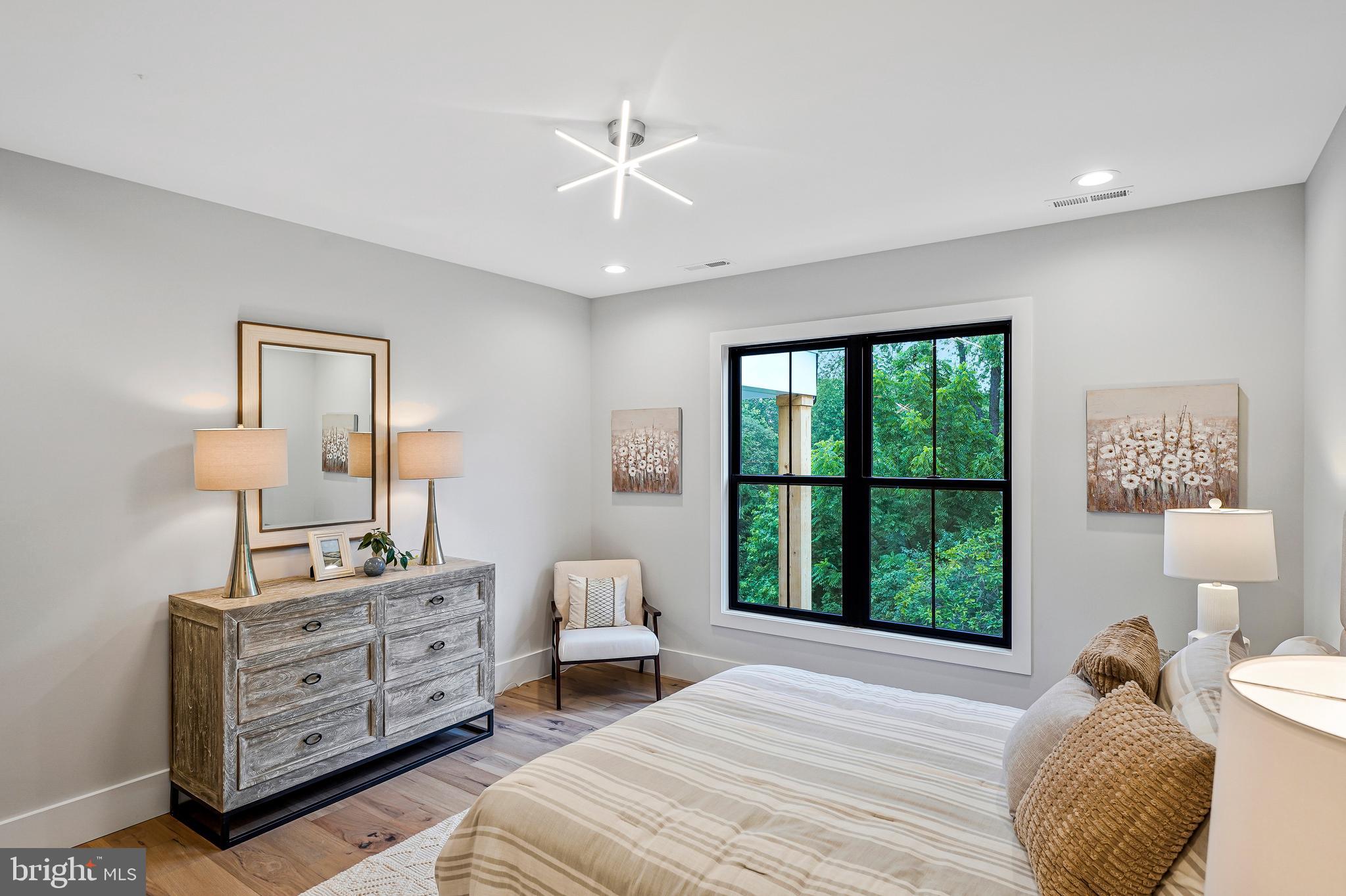 OAKTON - Residential