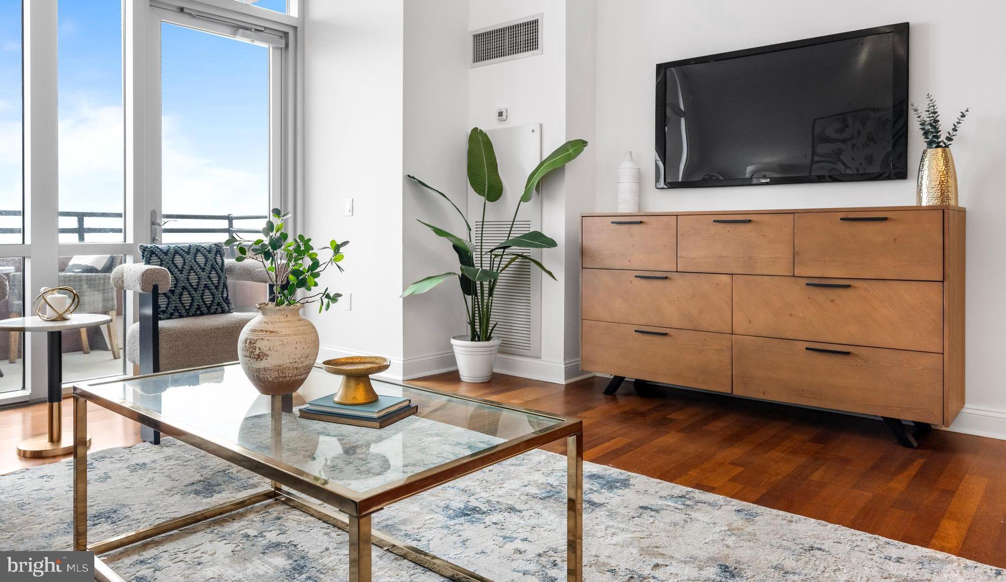 AVENUE OF THE ARTS - Residential