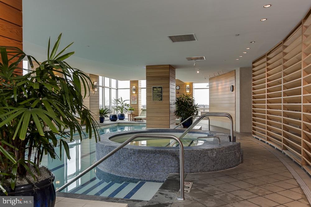 AVENUE OF THE ARTS - Residential