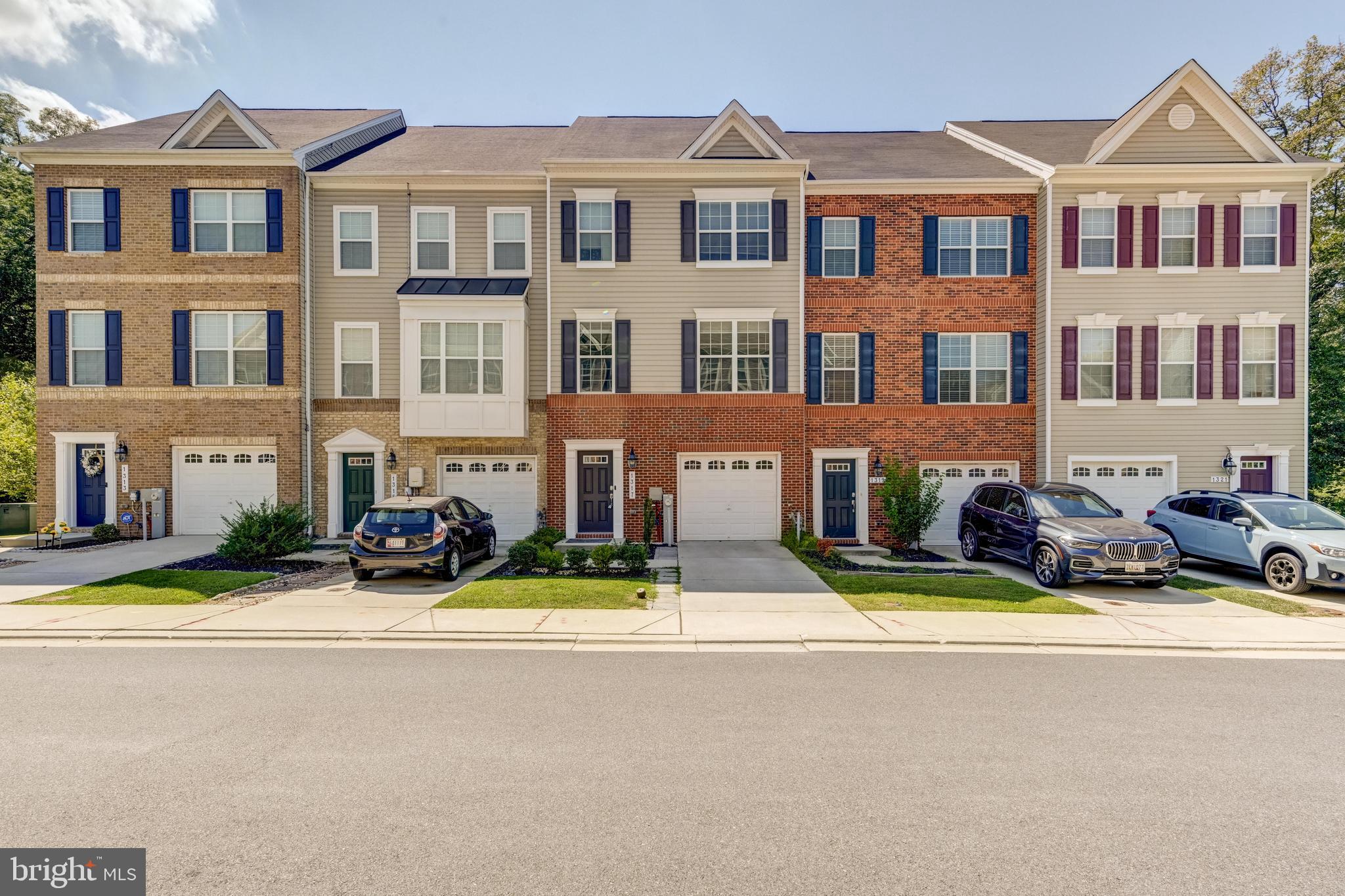 Welcome to this beautifully maintained 3-bedroom, 2.5-bathroom townhouse in the sought-after community of Dorchester! This spacious home offers modern comforts, a bright and open floor plan, and a prime location near all major highways, making commuting a breeze.
Open-concept main level with abundant natural light.Stainless steel appliances, granite countertops & ample cabinet space Large bedroom with a walk-in closet & ensuite bath. Attached Garage & Driveway Parking is another feature of this home. Located in a vibrant neighborhood, this home is just minutes from shopping, dining, parks, and top-rated schools. Easy access to I-95, Route 295 and Route 100 ensures convenience for commuters.Don’t miss out on this incredible rental opportunity! Schedule a showing today.