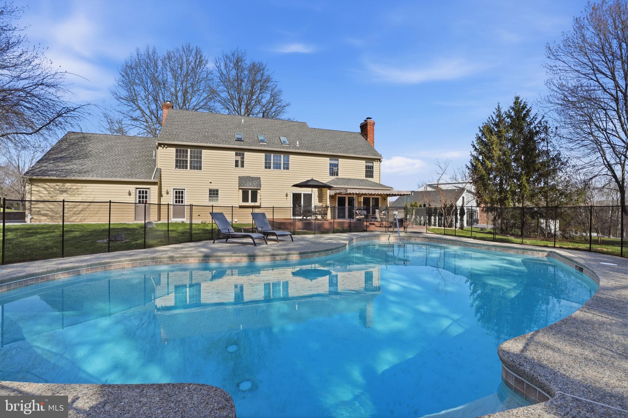 HUNTERS CROSSING - Residential