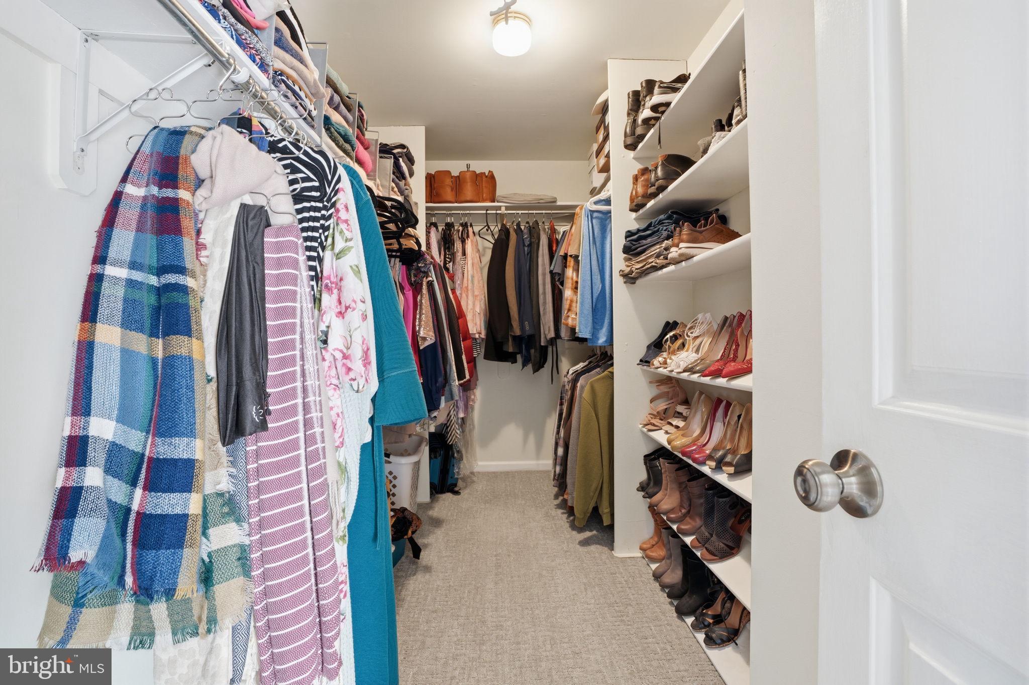 HUNTERS CROSSING - Residential