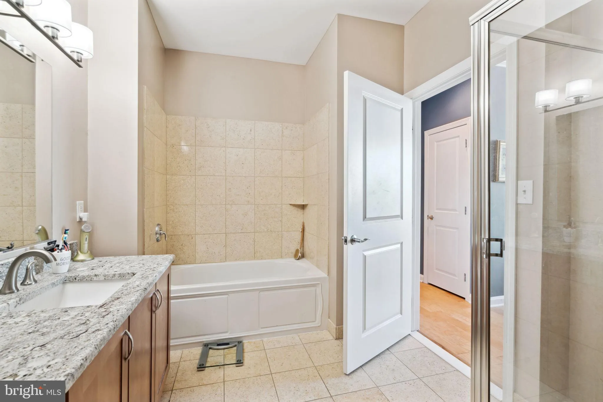Philadelphia, Pennsylvania 19123, United States, 2 Bedrooms Bedrooms, ,3 BathroomsBathrooms,Residential,Active,82756