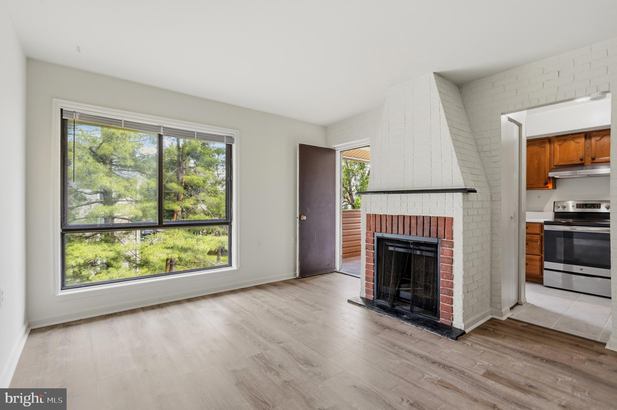 8604 VILLAGE WAY 04/8604F