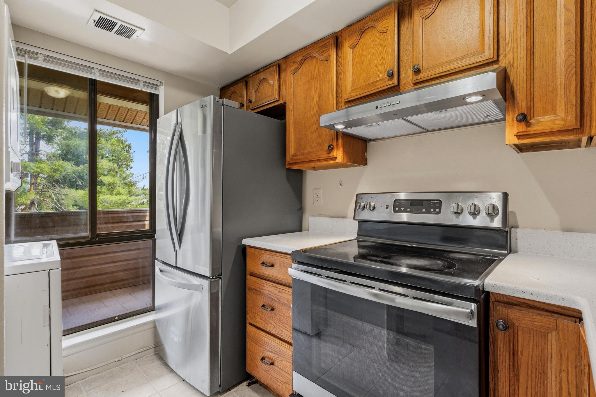 8604 VILLAGE WAY 04/8604F
