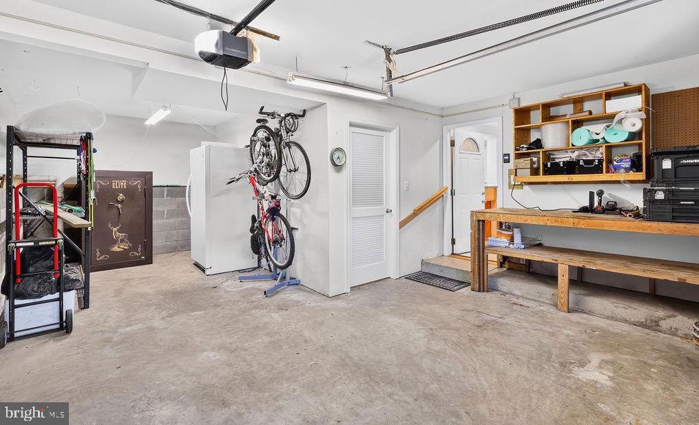 8471 GREAT LAKE LANE