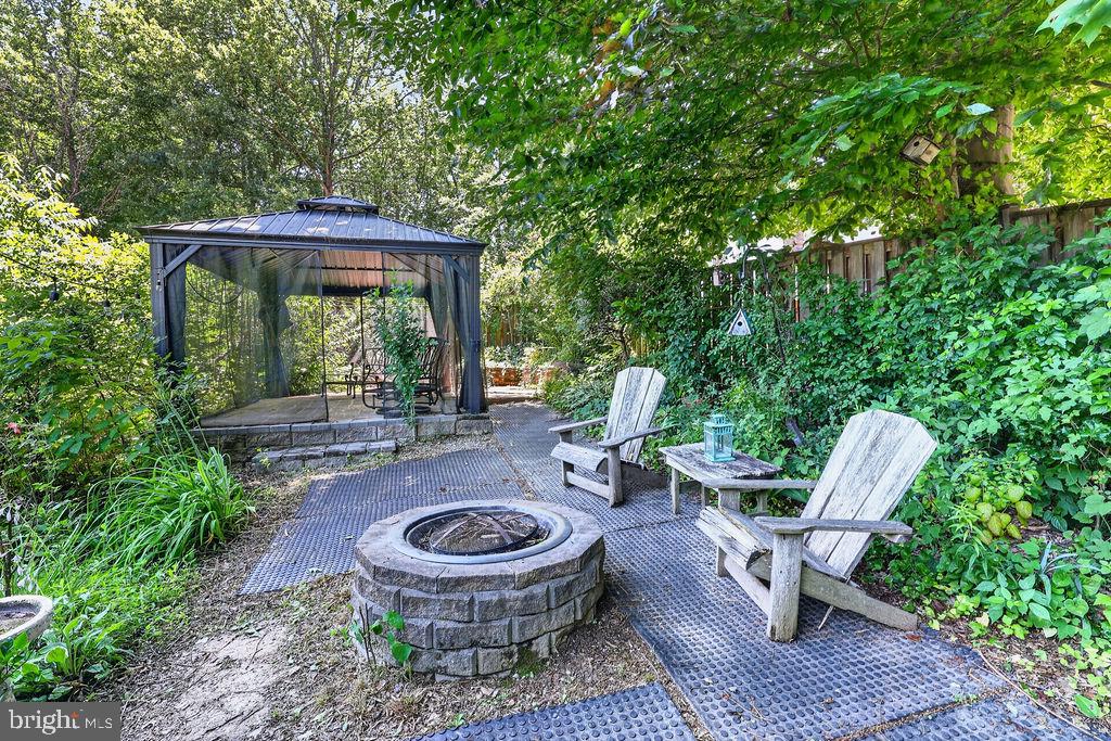 8471 GREAT LAKE LANE