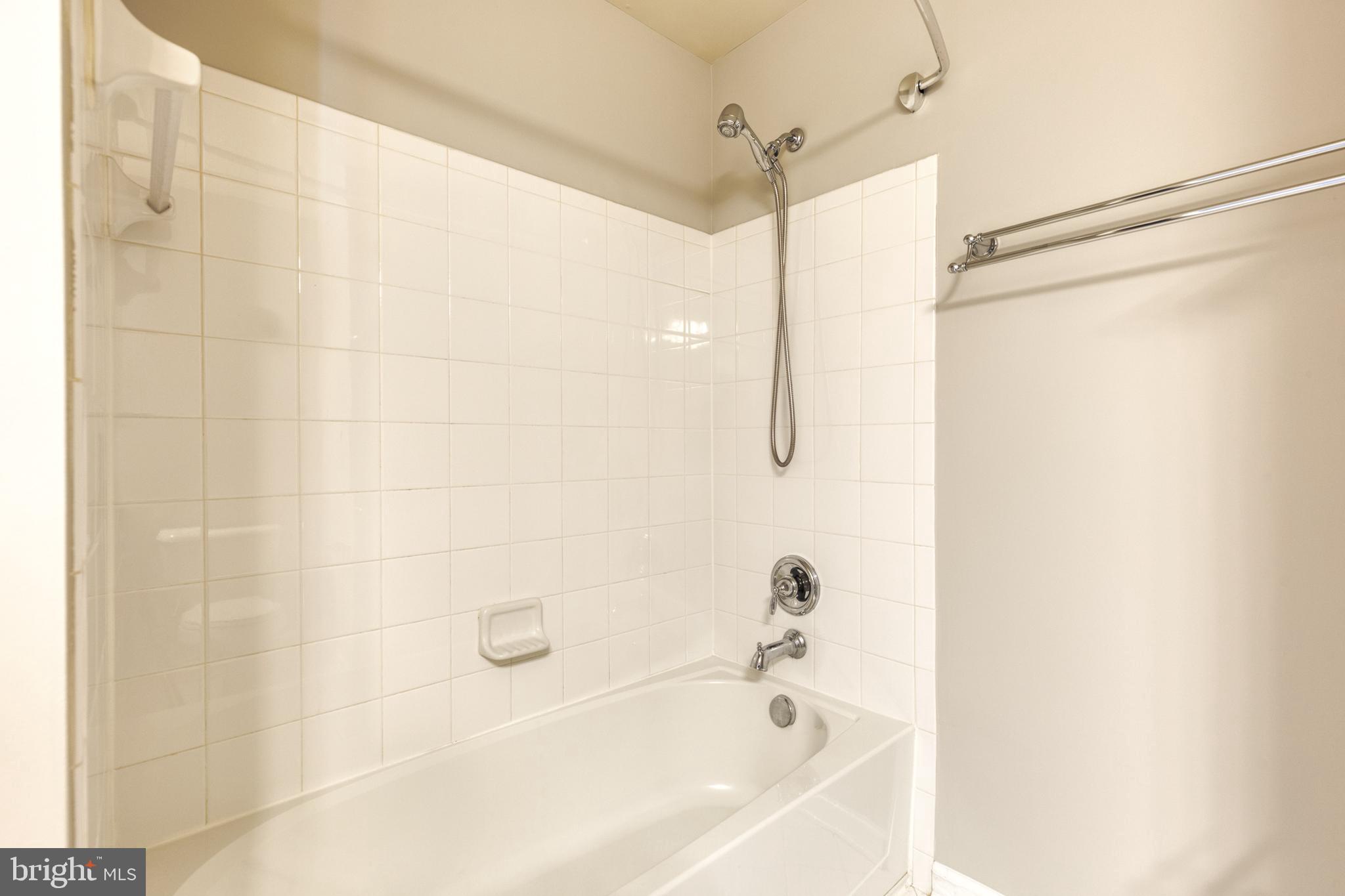 TANYARD COVE NORTH - Residential Lease