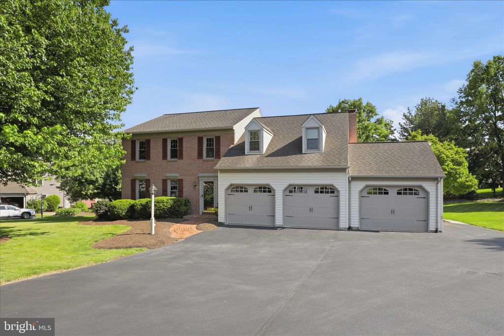 Photo of 9 Round House Drive, LITITZ, PA 17543 (MLS # PALA2089132)