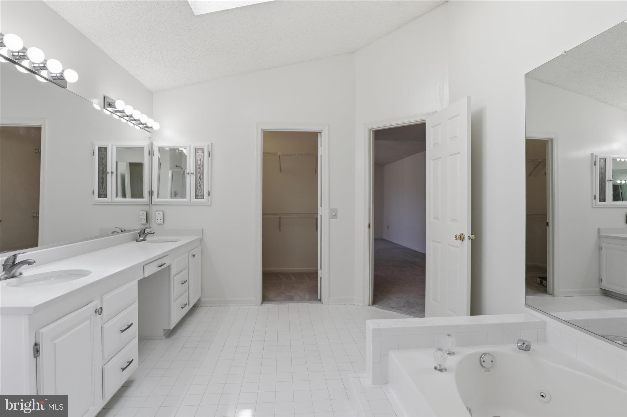 TWIN OAKS FARM - Residential