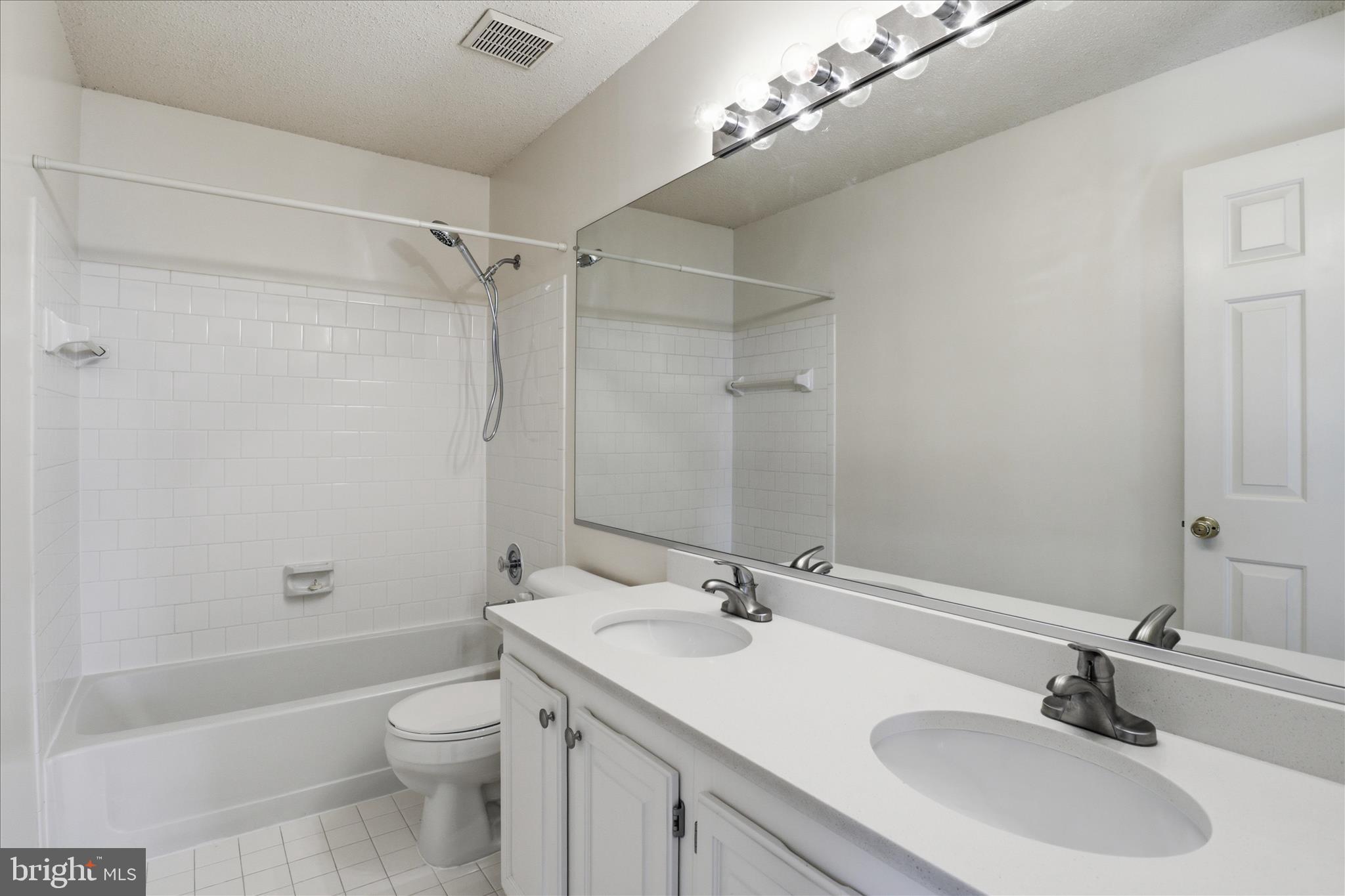 TWIN OAKS FARM - Residential