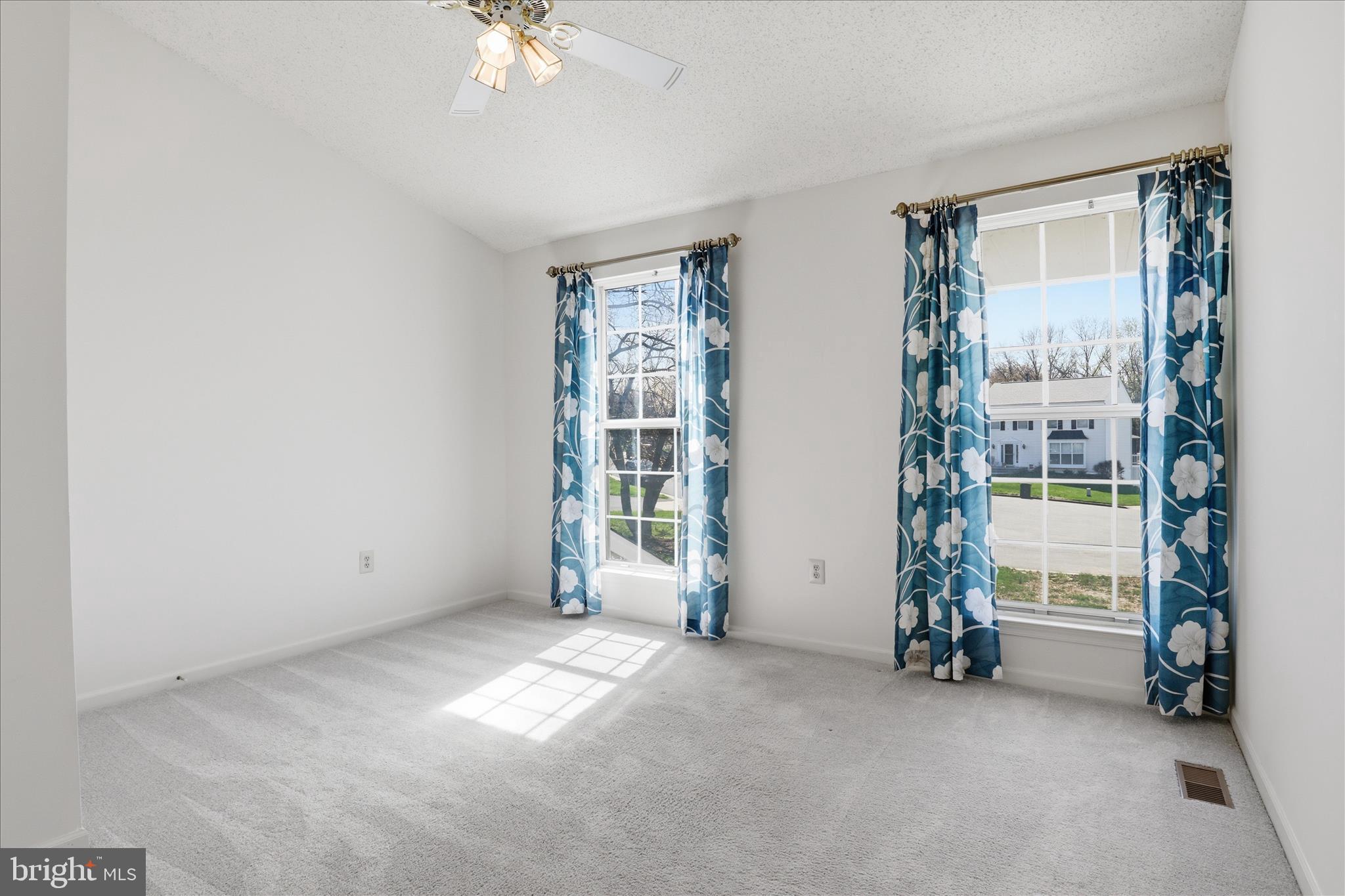 TWIN OAKS FARM - Residential