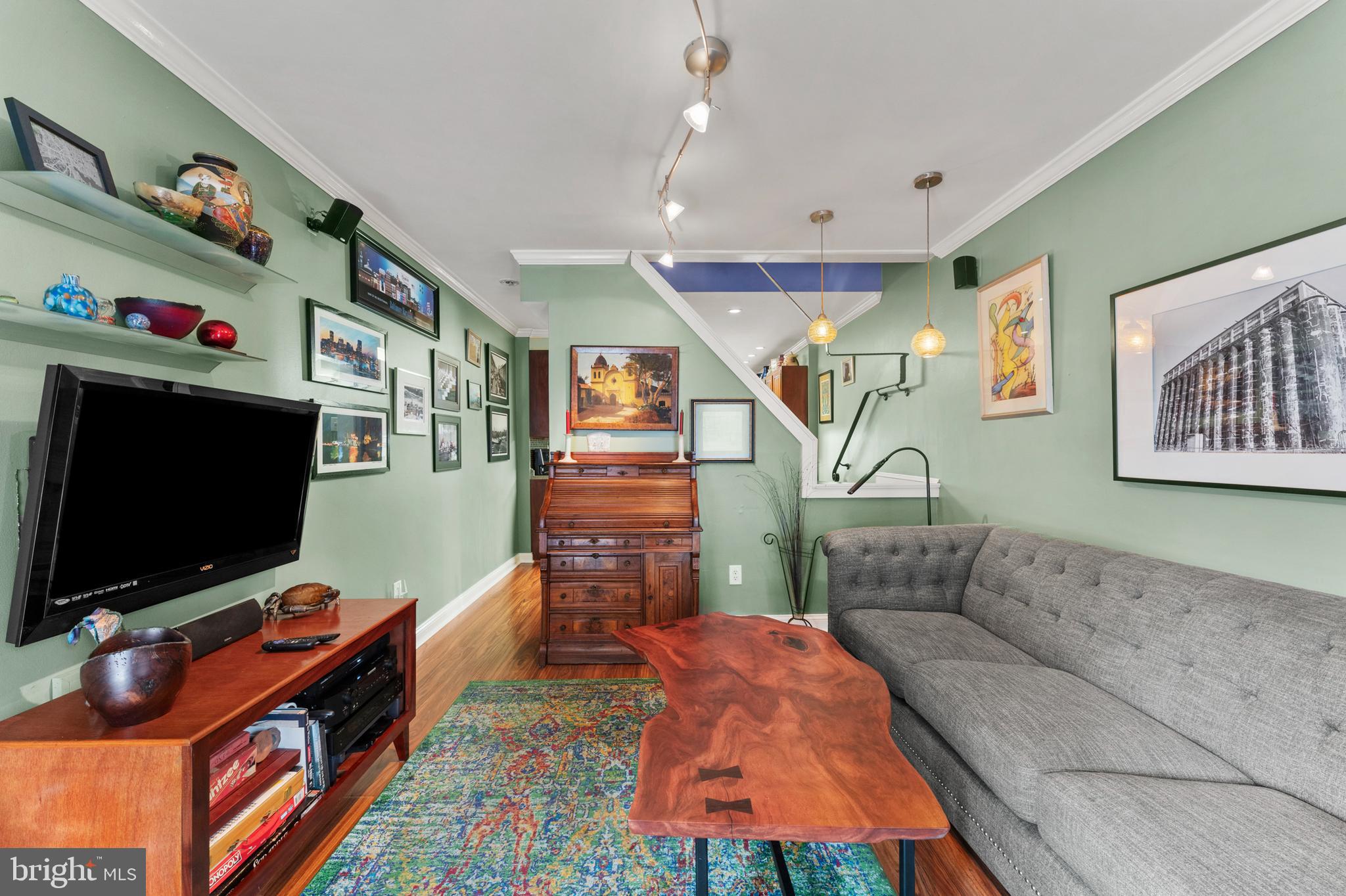 LOCUST POINT - Residential