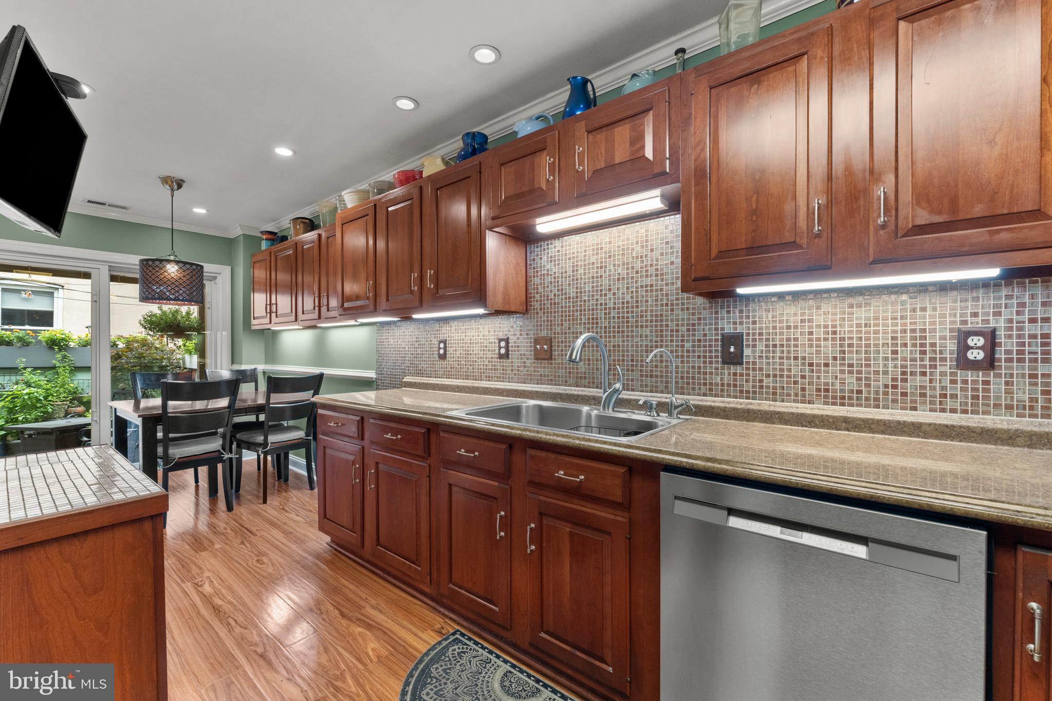 LOCUST POINT - Residential