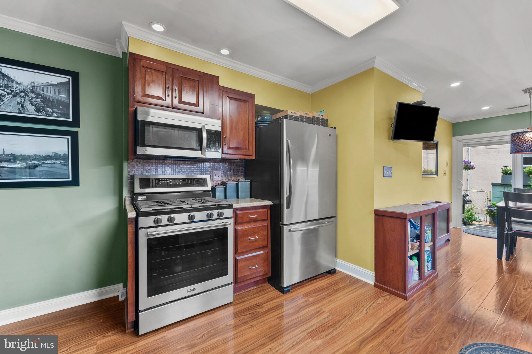 LOCUST POINT - Residential