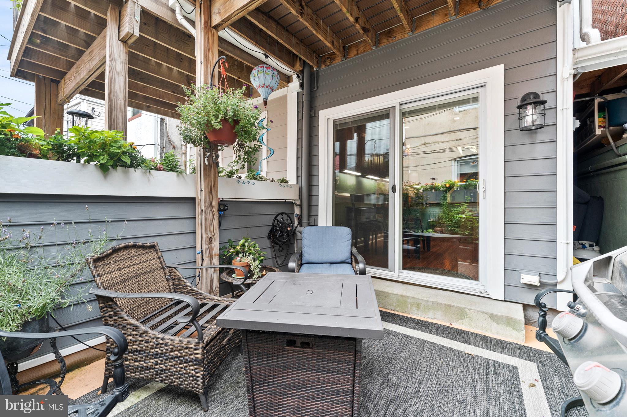 LOCUST POINT - Residential