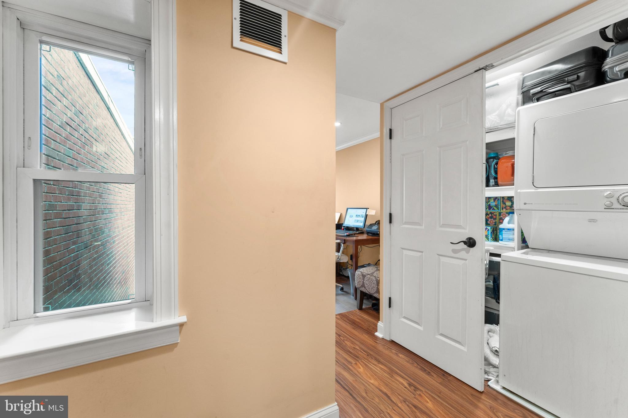 LOCUST POINT - Residential