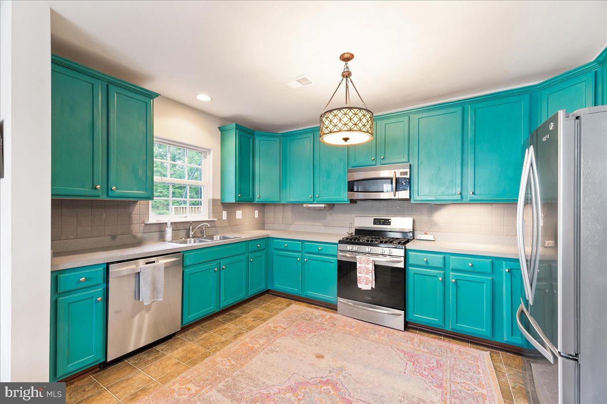 TOWNES AT COMPTON FARM - Residential