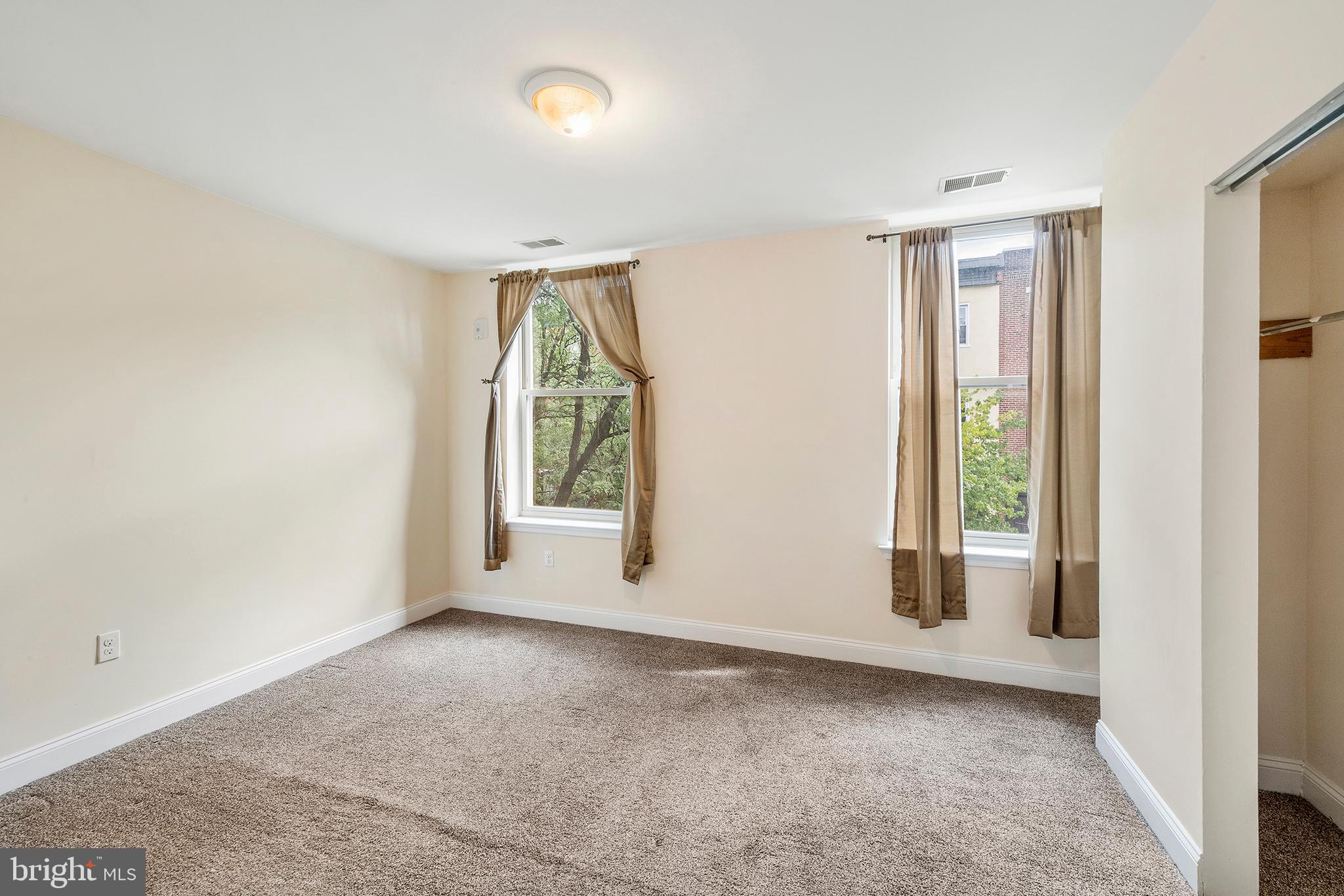1933 CHRISTIAN STREET 24