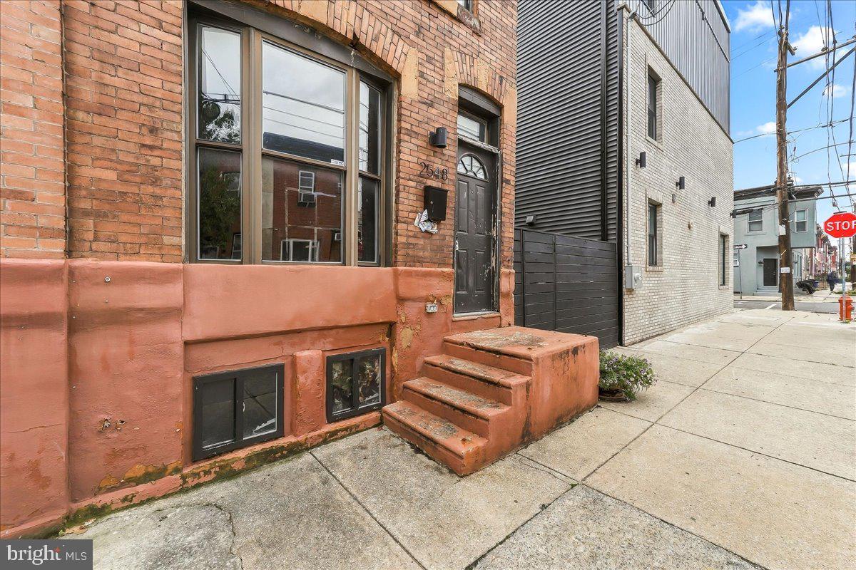 2548 OAKFORD STREET