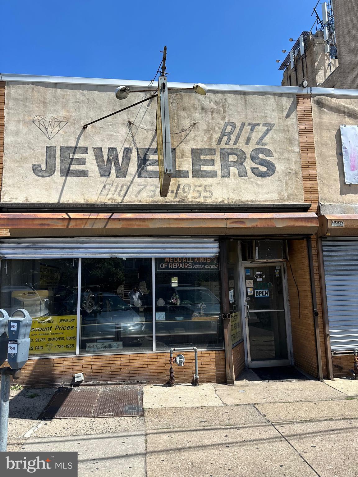 Main image without alt text