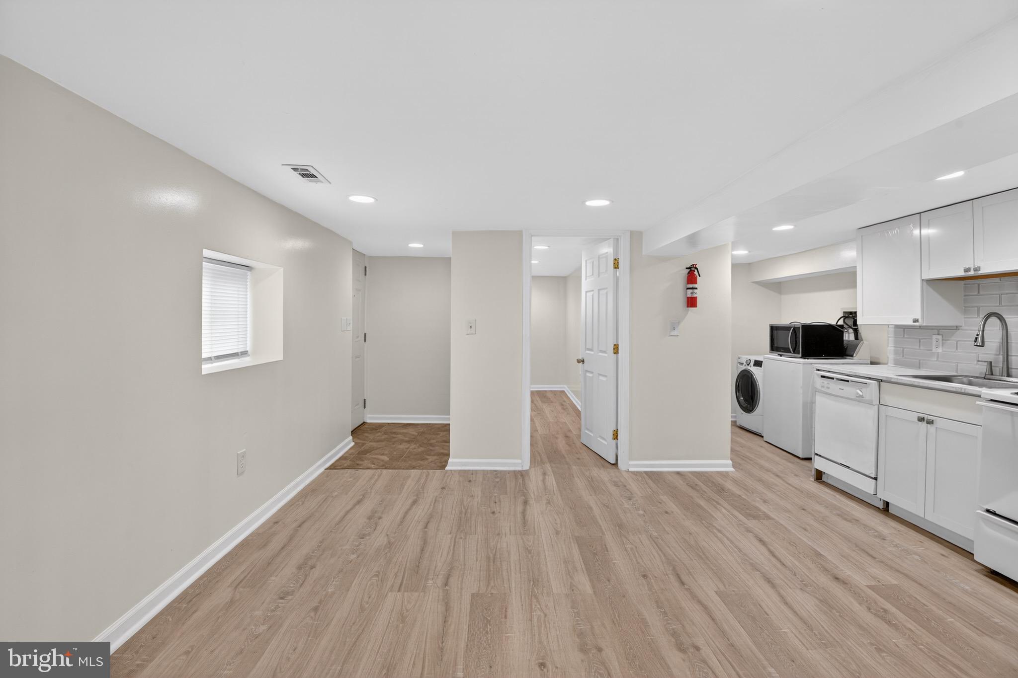 141 UHLAND TERRACE NE