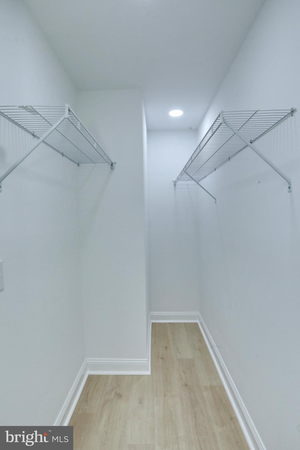 ANNAPOLIS WOODS ESTATE - Residential