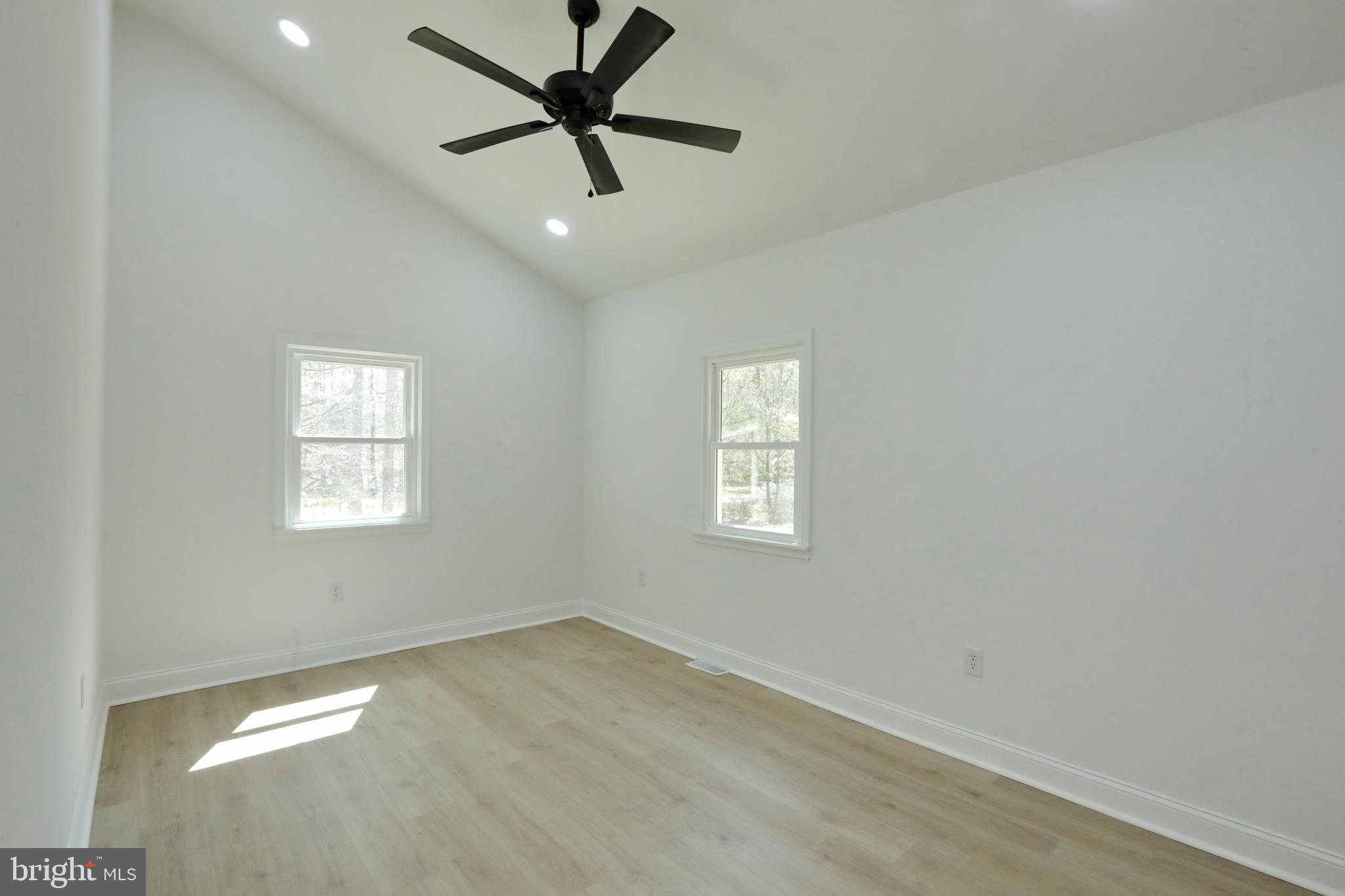 ANNAPOLIS WOODS ESTATE - Residential