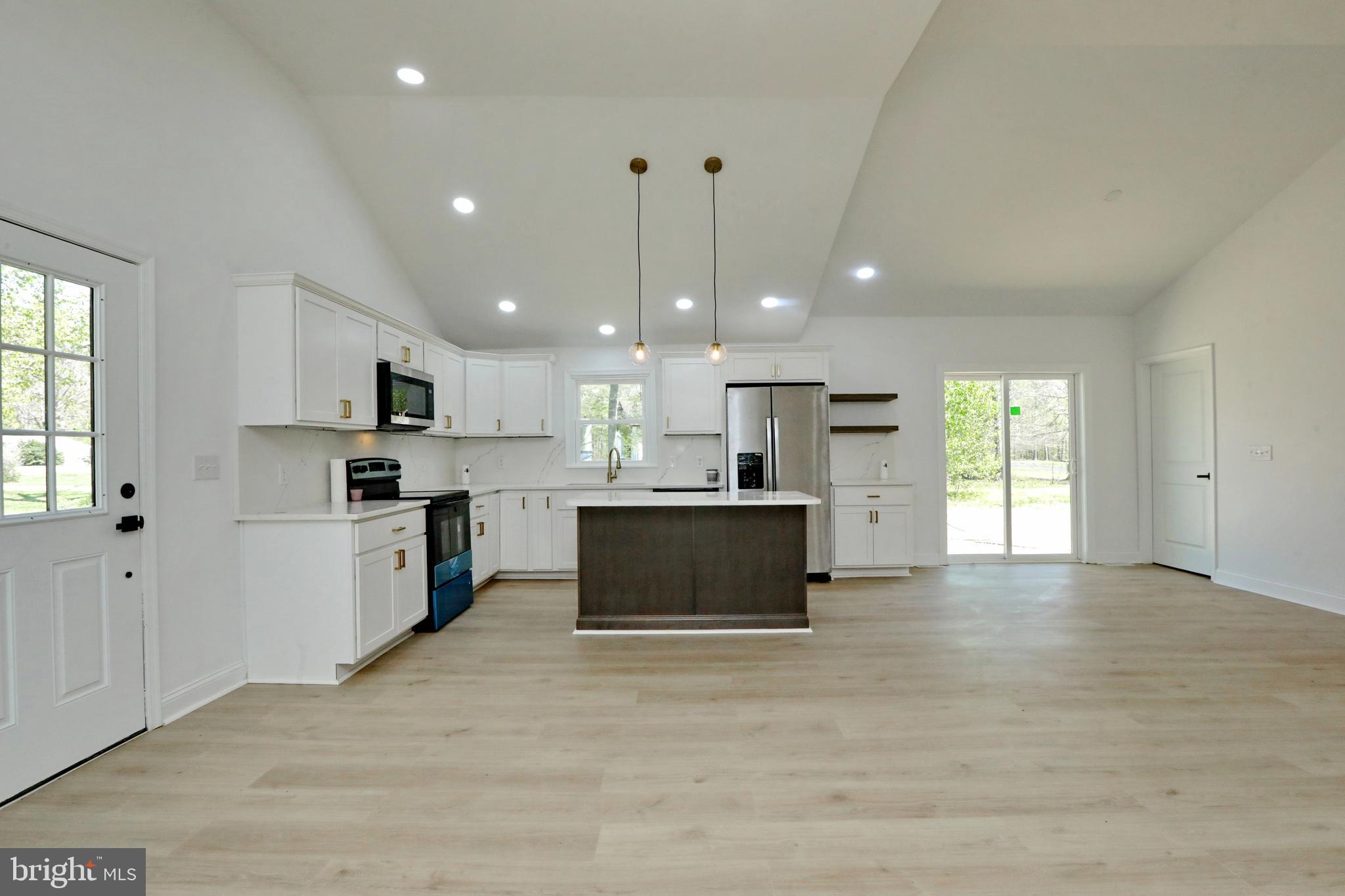 ANNAPOLIS WOODS ESTATE - Residential