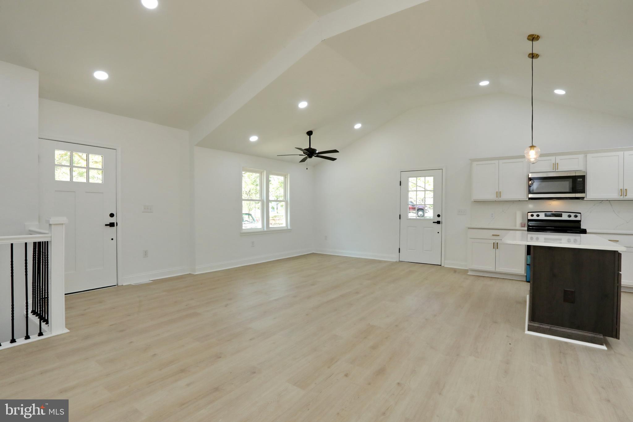 ANNAPOLIS WOODS ESTATE - Residential