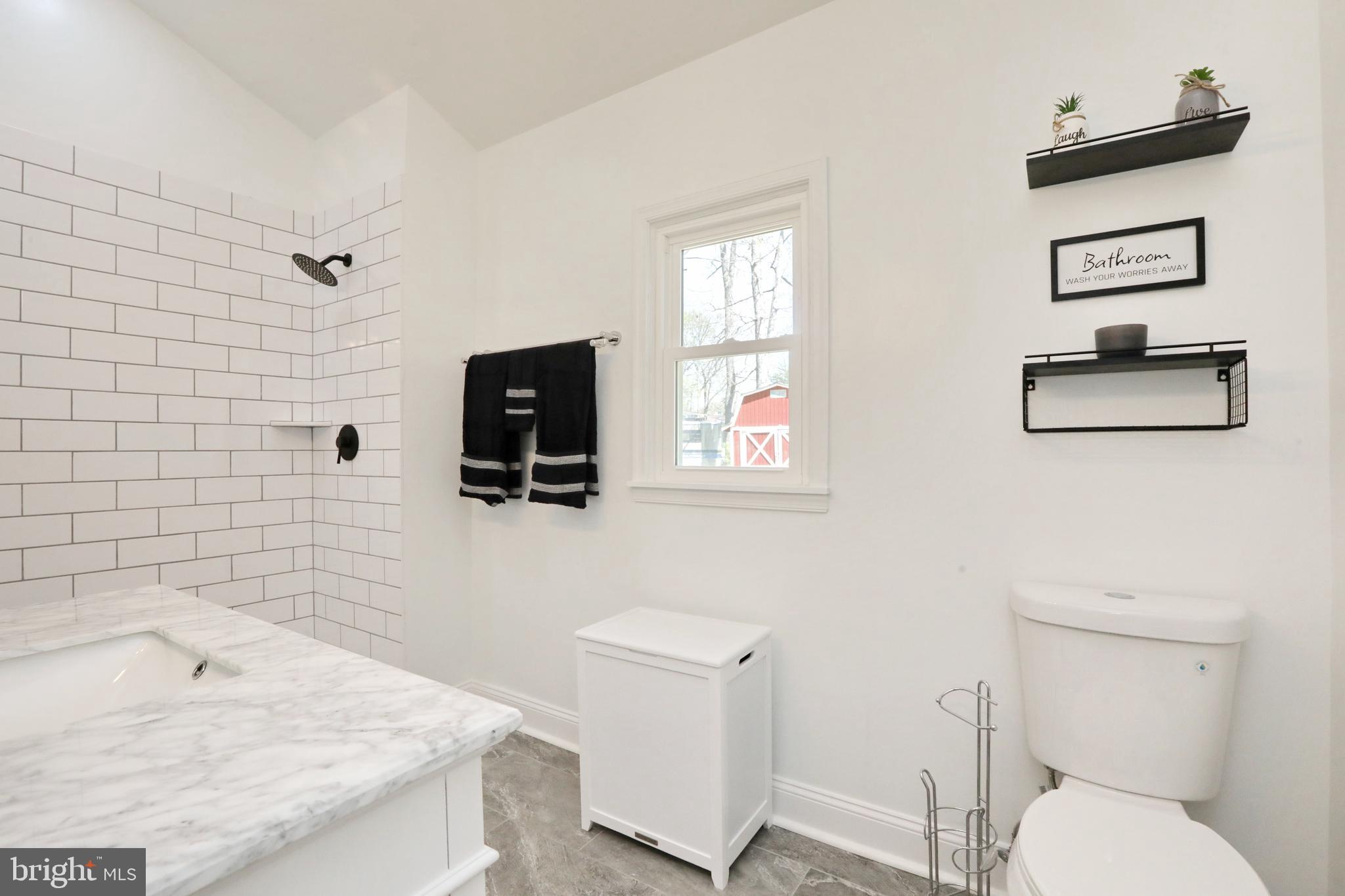 ANNAPOLIS WOODS ESTATE - Residential