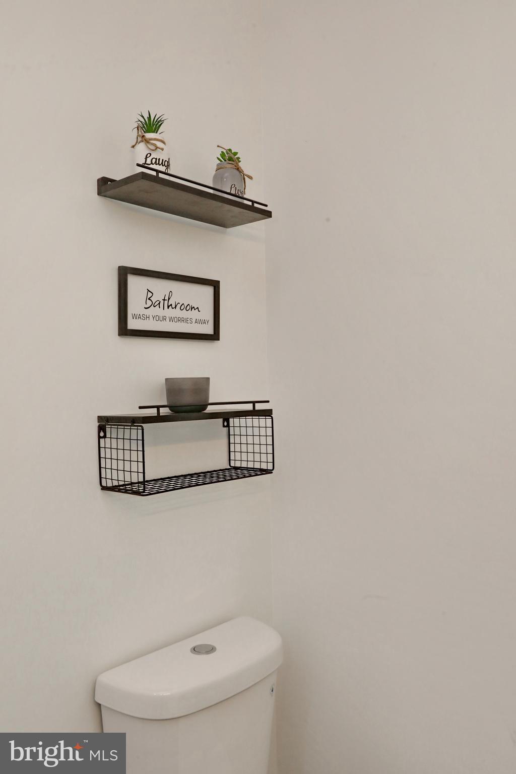 ANNAPOLIS WOODS ESTATE - Residential