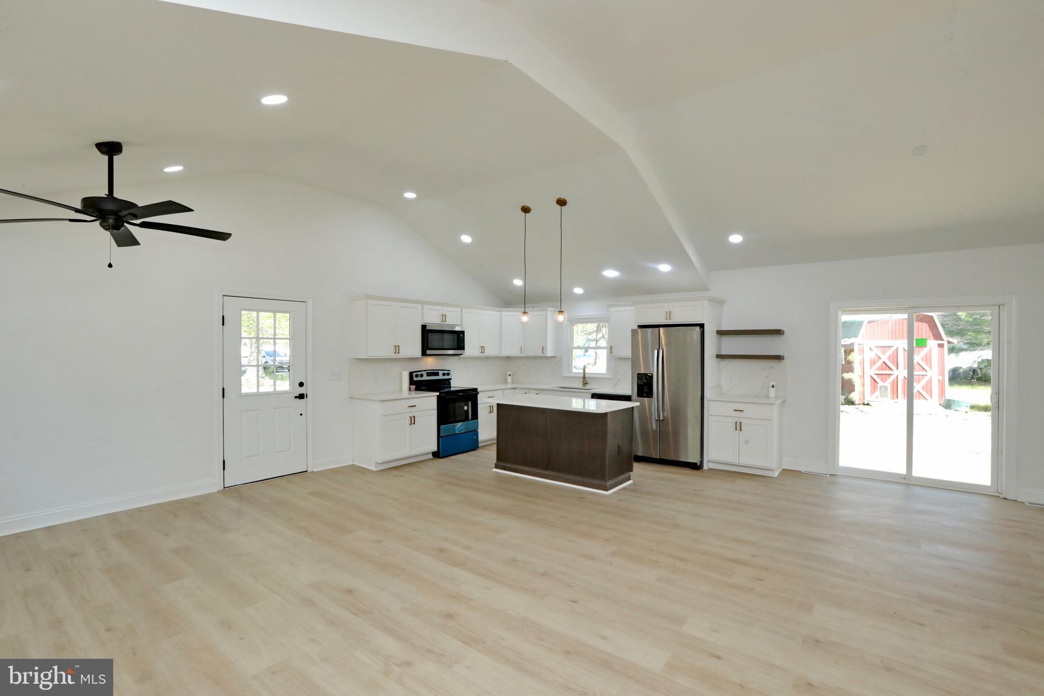 ANNAPOLIS WOODS ESTATE - Residential