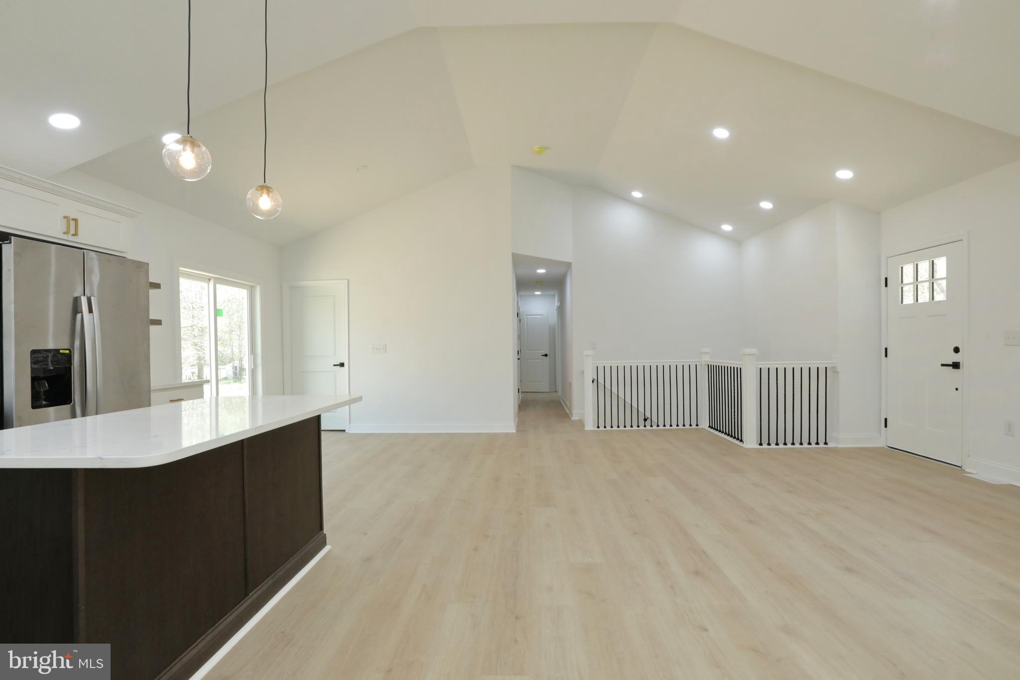 ANNAPOLIS WOODS ESTATE - Residential