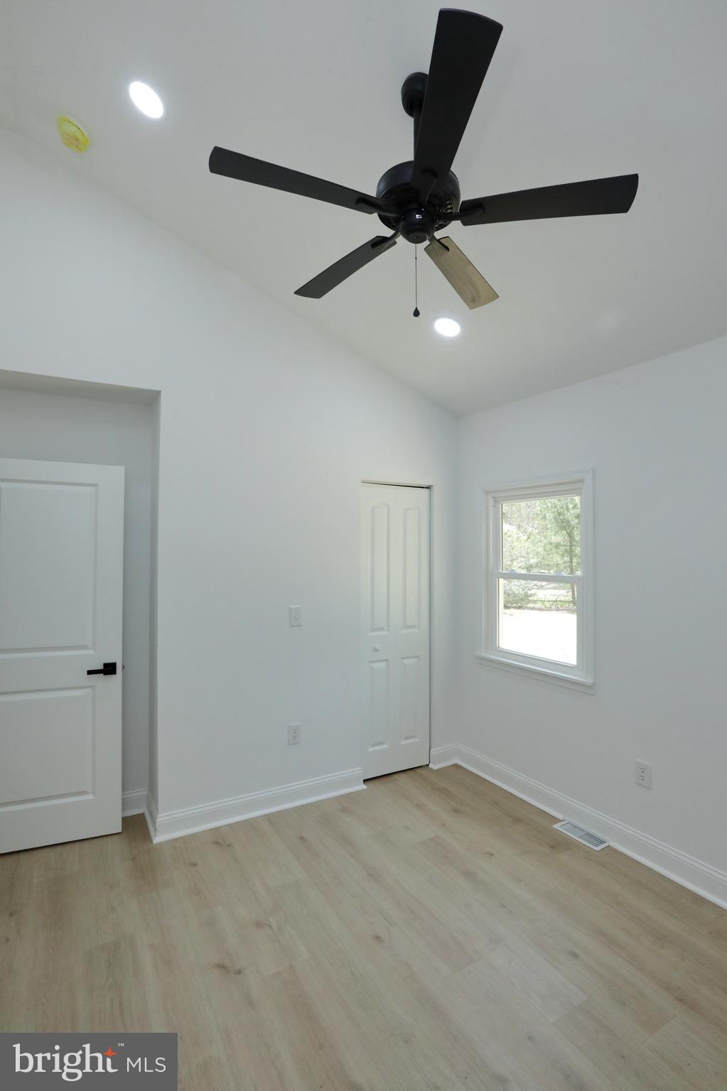 ANNAPOLIS WOODS ESTATE - Residential