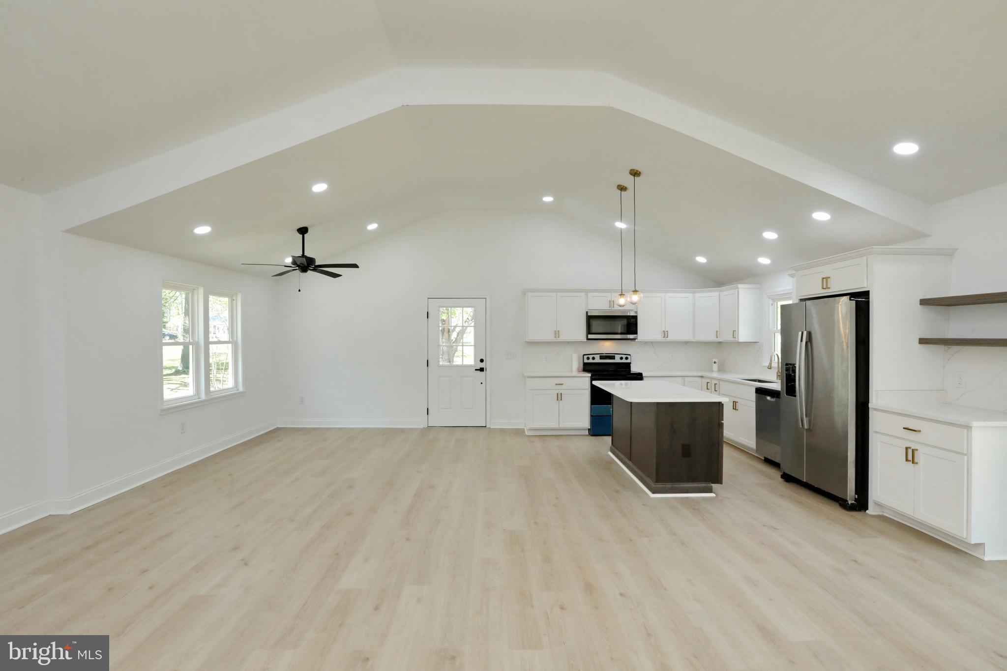 ANNAPOLIS WOODS ESTATE - Residential