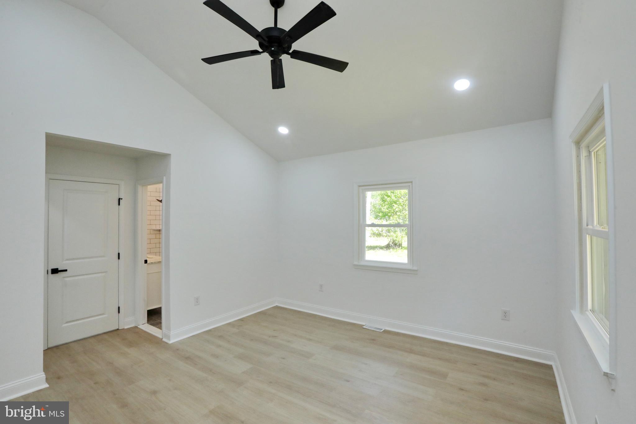 ANNAPOLIS WOODS ESTATE - Residential