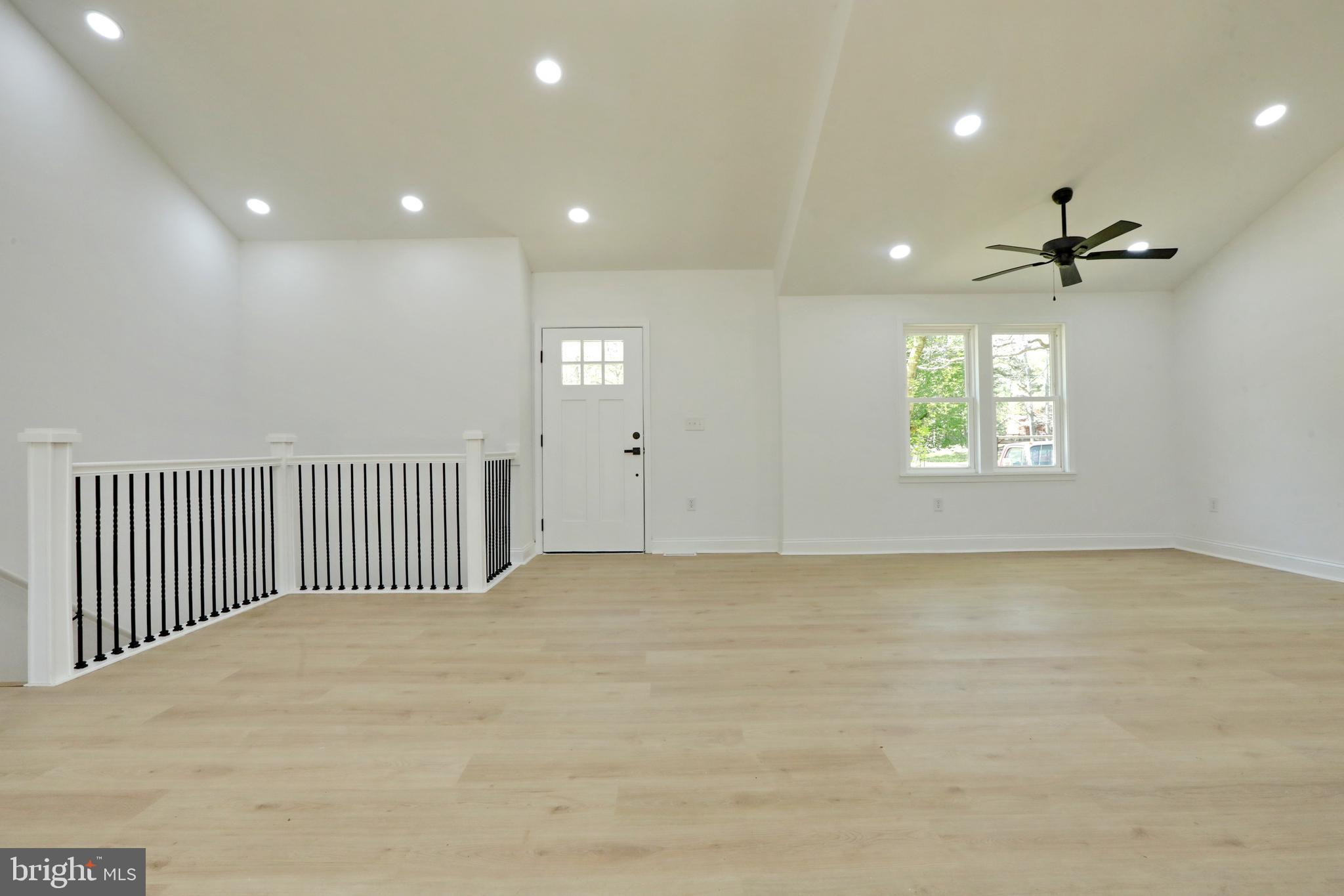 ANNAPOLIS WOODS ESTATE - Residential