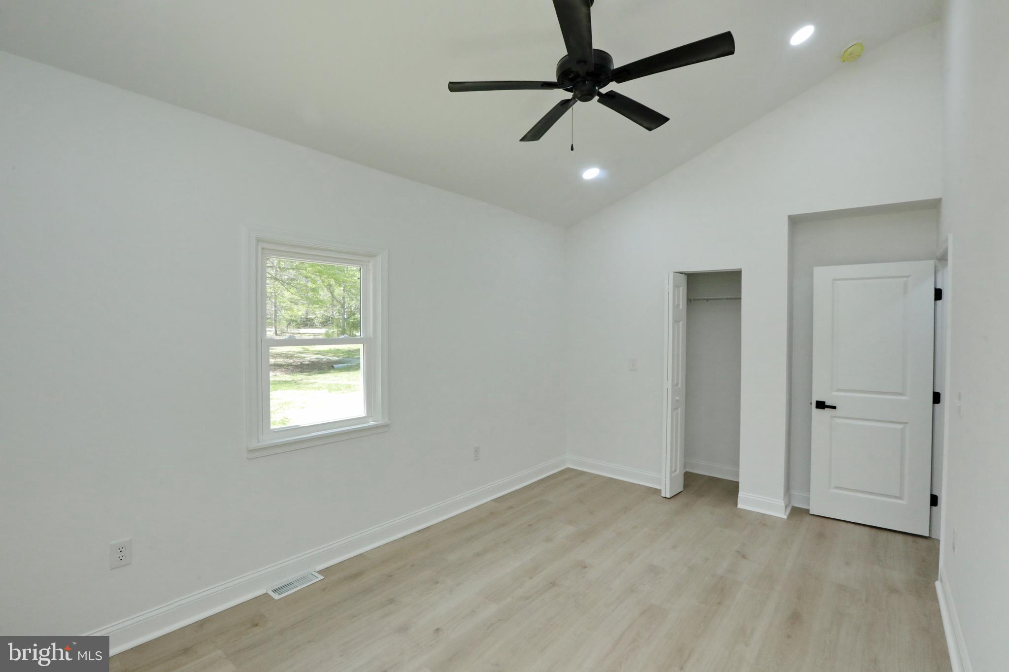 ANNAPOLIS WOODS ESTATE - Residential