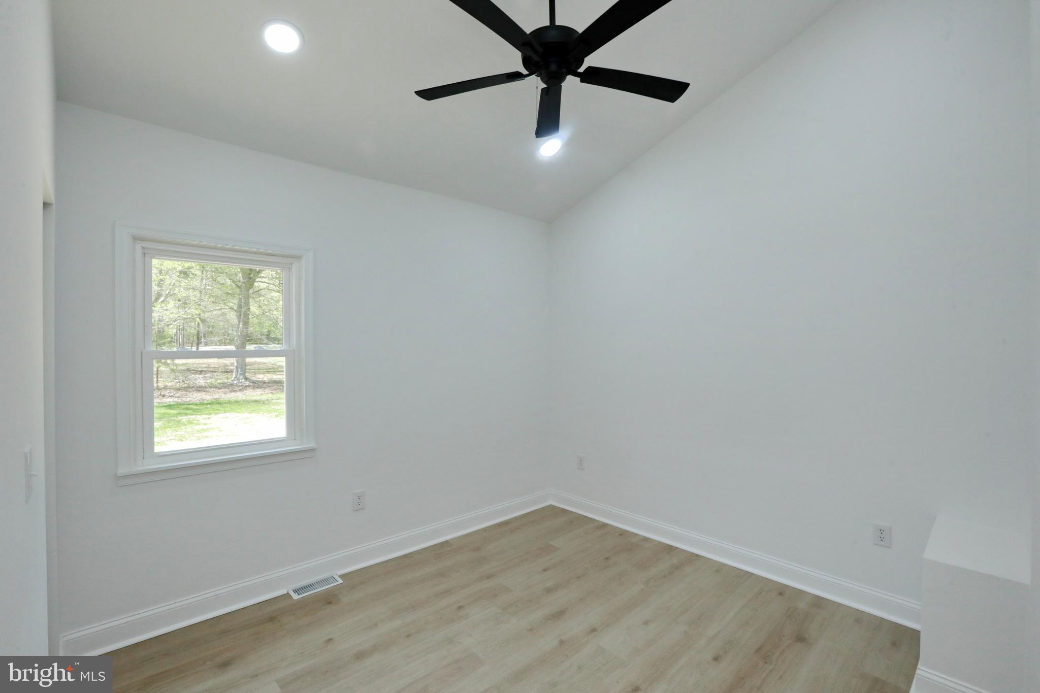 ANNAPOLIS WOODS ESTATE - Residential